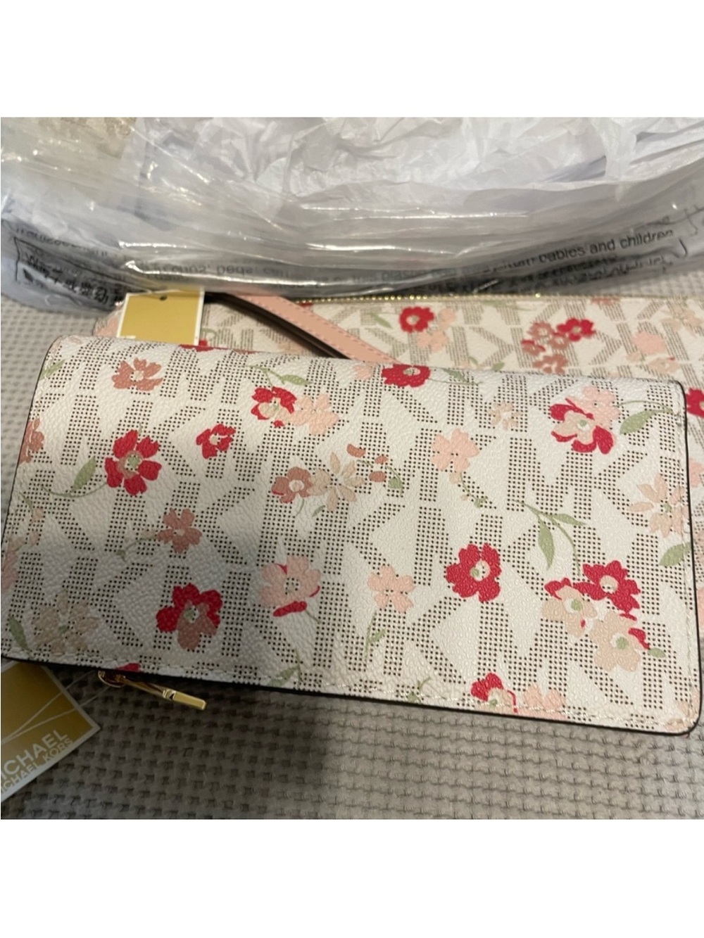 Michael Kors Cream Logo Tote with Blush Trim & Floral Wallet Set - Picture 2 of 7